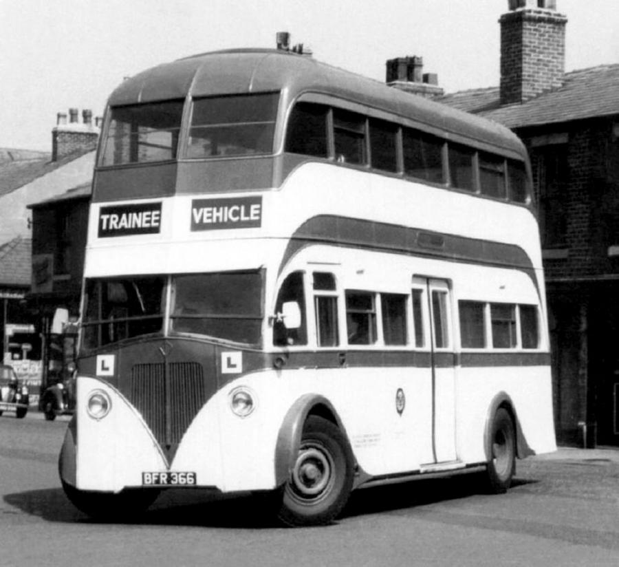  Leyland Titan TD5 Burlingham (FH25/23C) 1940 года  (фото 2 из 4)